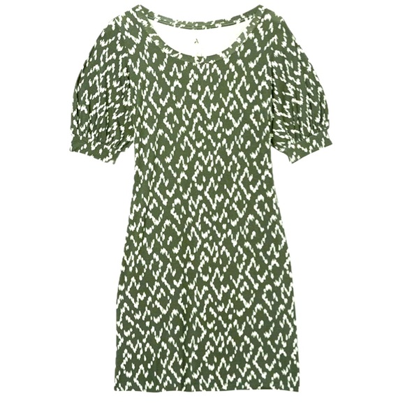 Green and White Patterned Dress NWT 26-30 p2p - Picture 5 of 7